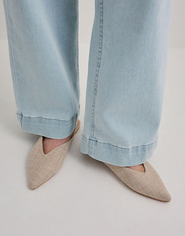 Nelly Deep V-Shape Flat - Beige