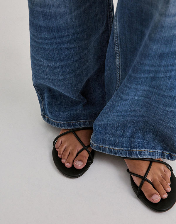 Nelly Thin Strap Sandal - Svart