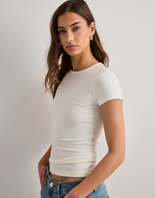 Nelly Sculpting Tee - Vit