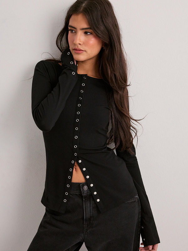 Nelly Front Button LS Top - Svart
