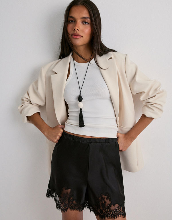 Pieces Pcjessa Mw Shorts W/Lace Wvn Bc - Svart