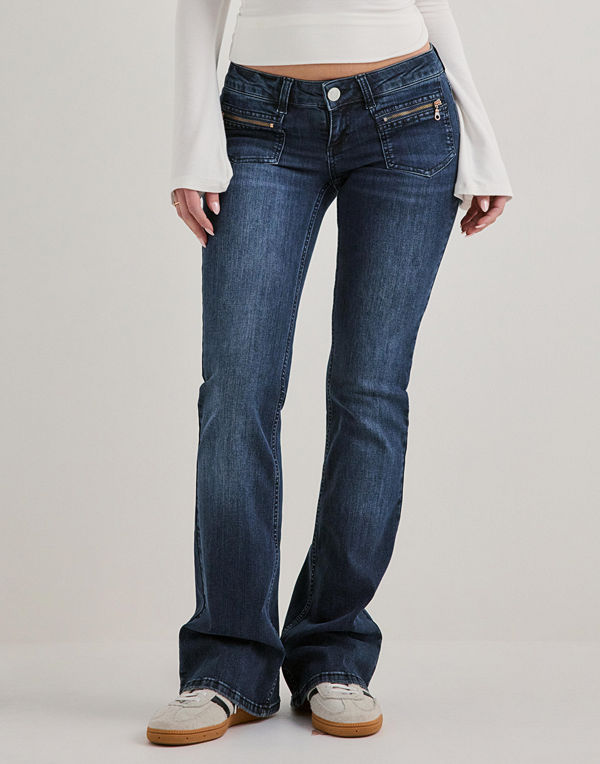 Nelly Super Low Zip Pocket Bootcut Jeans - Blå
