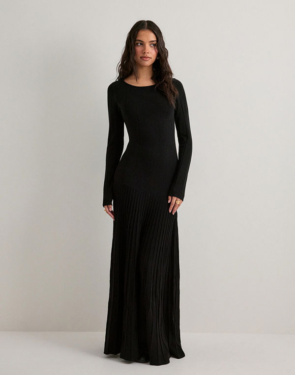 Neo Noir Sage Knit Dress - Svart
