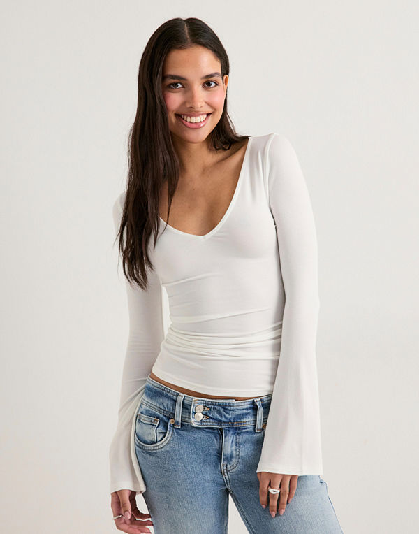 Nelly Ultra Soft V Neck LS Top - Vit