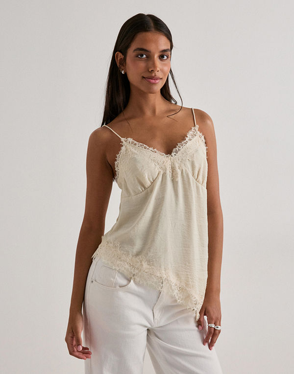 Nelly Sassy Lace Singlet - Champagne