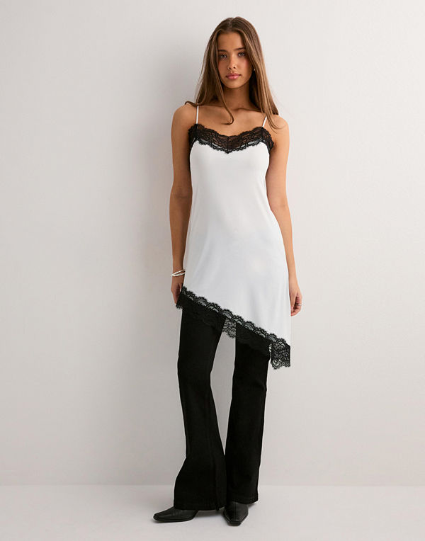 Nelly Lace Asymmetric Slip Dress - Vit
