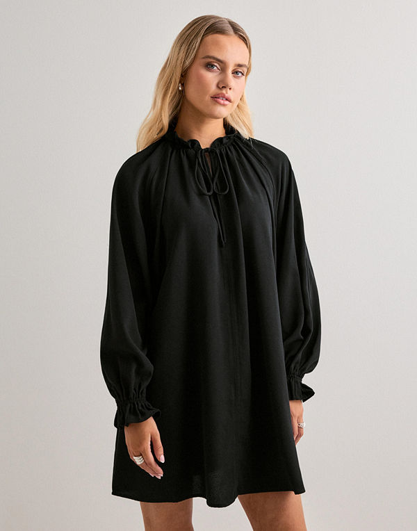 Only Onlfayce Ls Short Loose Dress Wvn - Svart