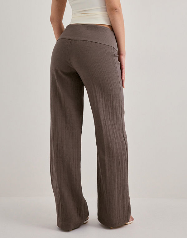 Nelly byxor Clean Soft Flare Pants - Brun