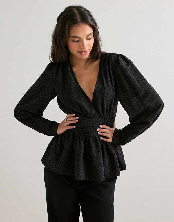 Pieces Pcmonika Ls Flounce Top Wvn D2D - Svart