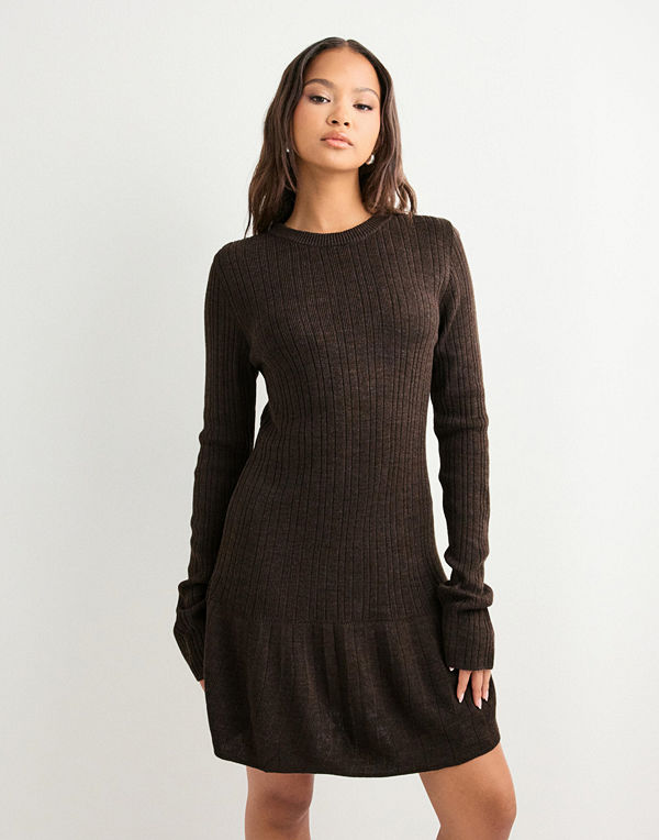 Only Onltessie Ls Rib Flared Dress at Kn - Brun