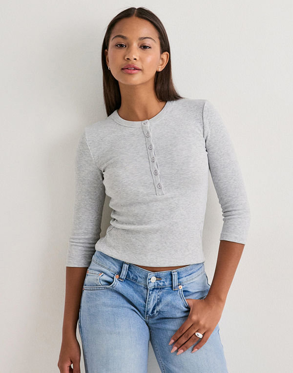Nelly Perfect Rib Button Top - Grå