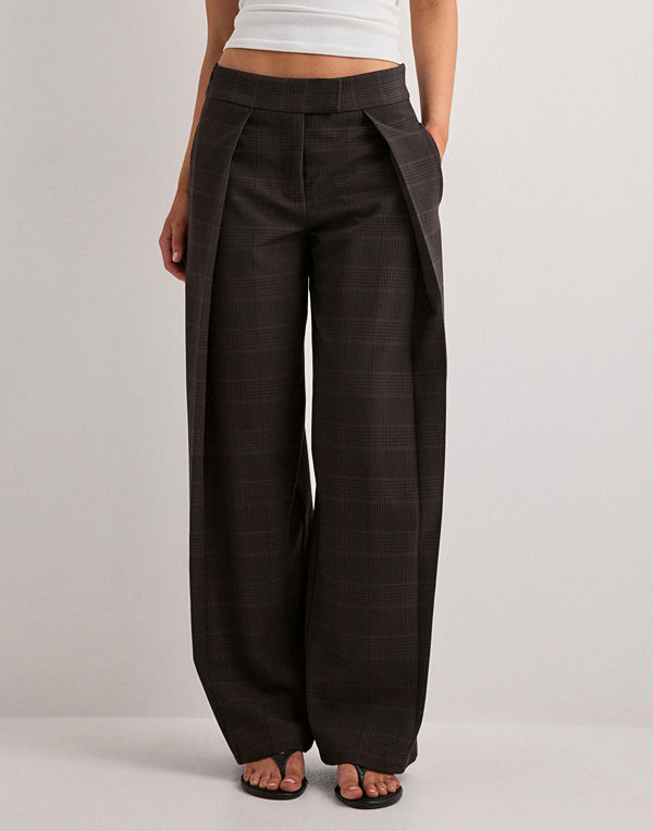 Nelly byxor Volume Pleat Pants - Brun