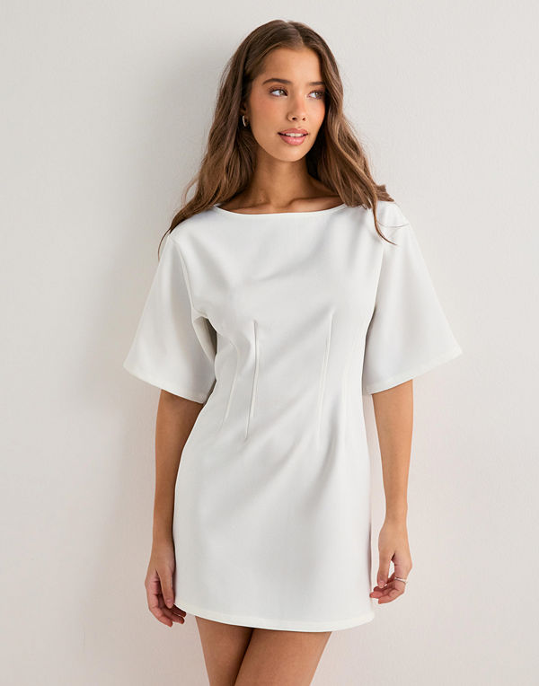 Nelly Shaped Short Sleeve Dress - Vit