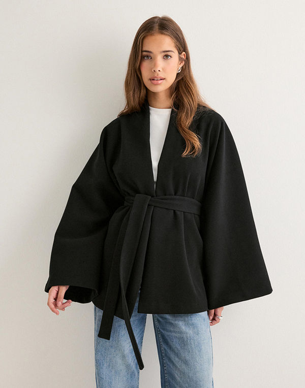 Nelly Wide Sleeve Short Coat - Svart