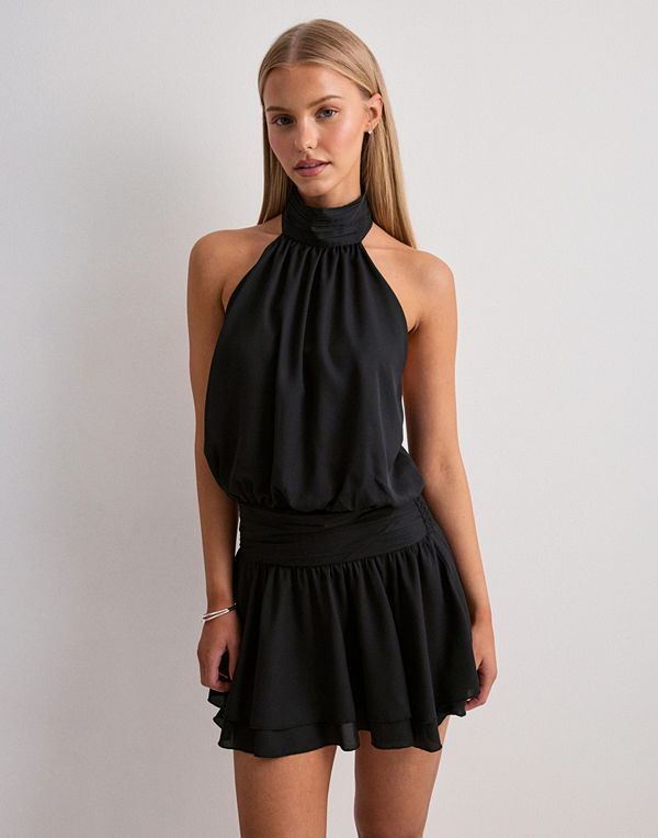 Nelly Flirty Halter Neck dress - Svart