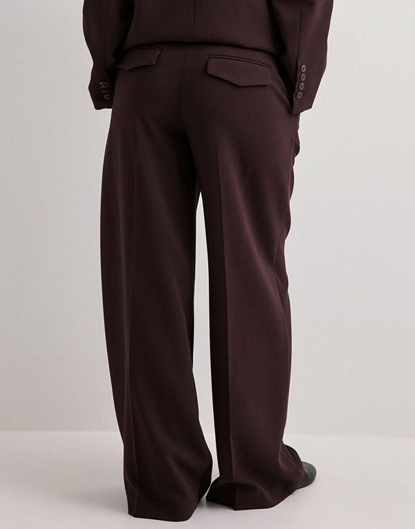 Nelly byxor Volume Back Pocket Suit Pants - Brun