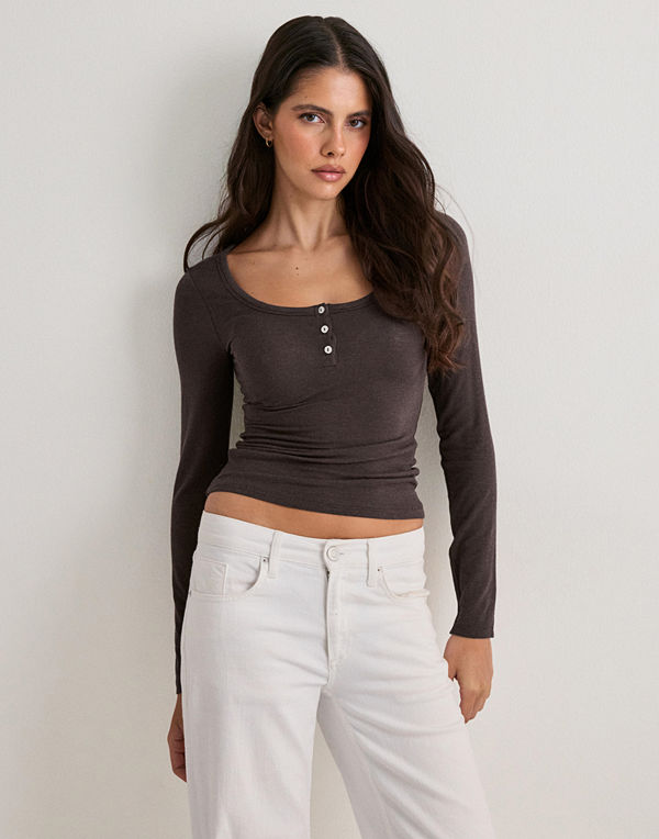 Nelly Soft Wool Blend Button Top - Brun