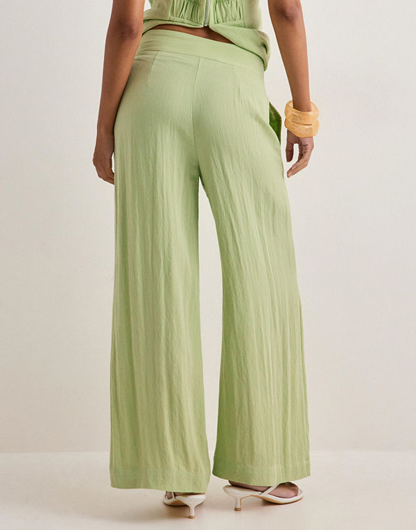 Vero Moda byxor Vmlyra Hw Pant Wvn Exp - Grön