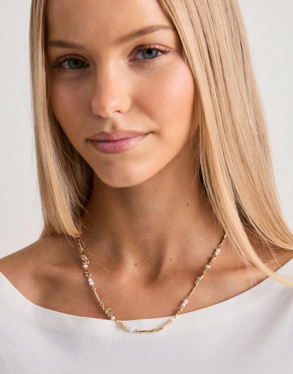 Pilgrim halsband Sloan Pearl Necklace - Guld