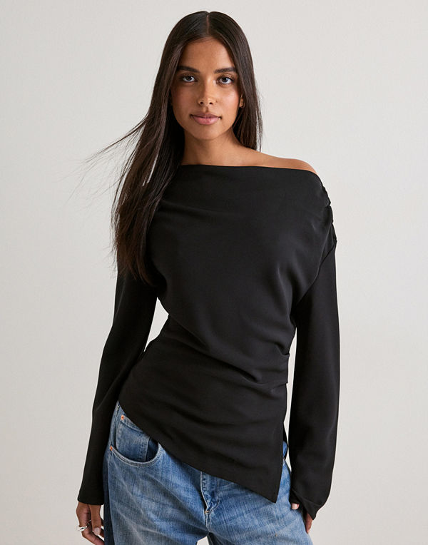 Nelly Asymmetric Play Blouse - Svart