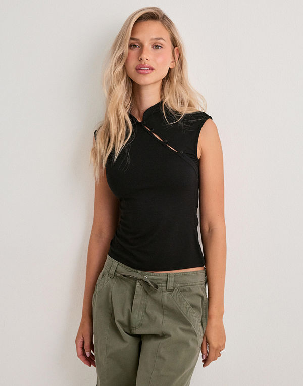 Pieces Pcjasmin Ss Button Detail Top Jrs D - Svart