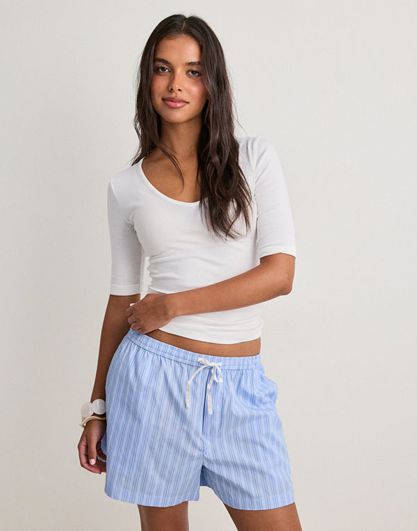 Neo Noir Camell Stripe Shorts - Blå